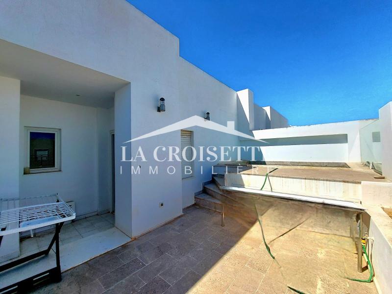 Triplex S+4 avec piscine à Gammarth